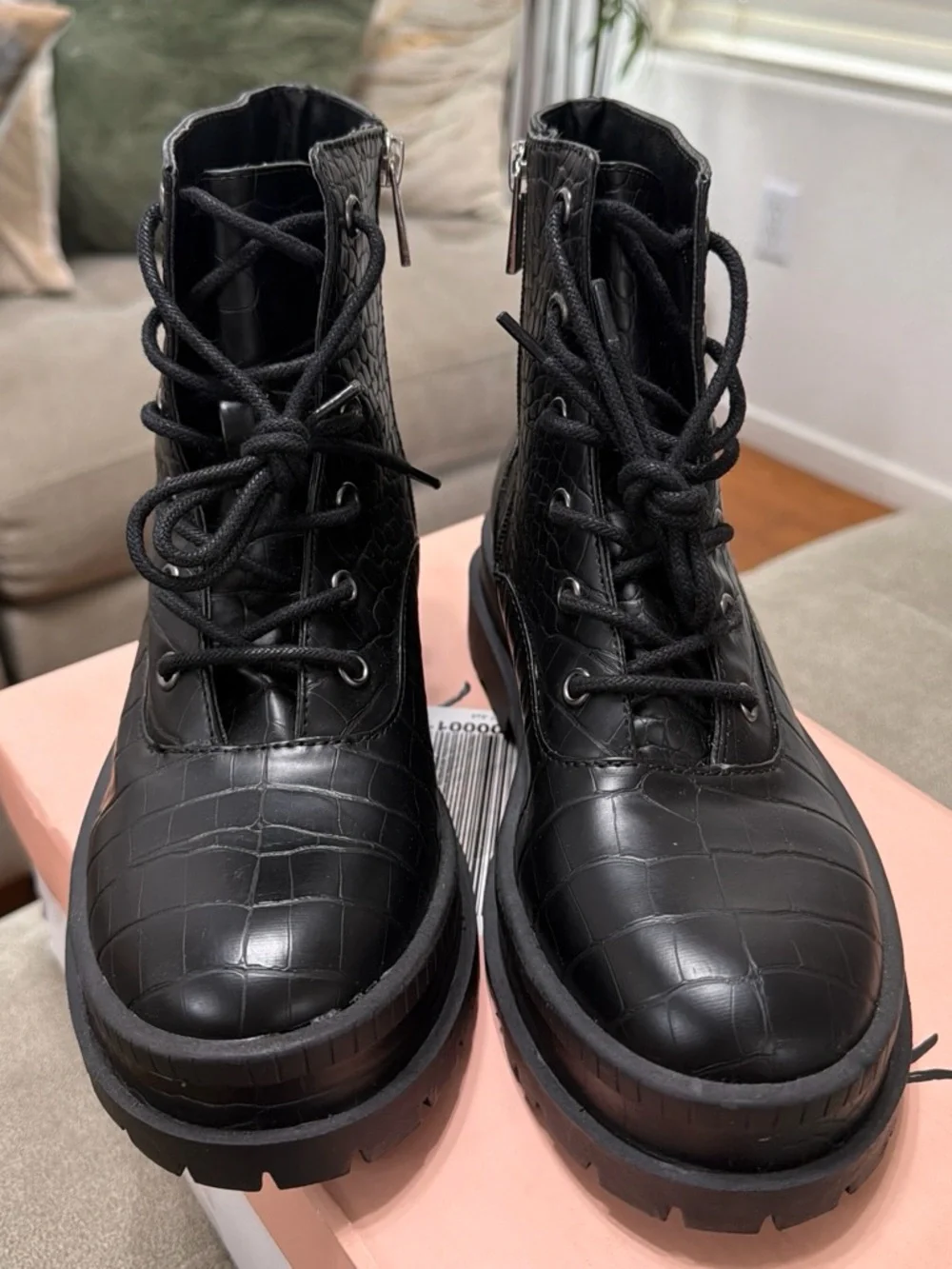Jessica Simpson men lace